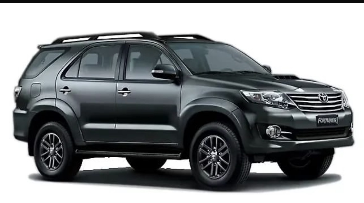Toyota Fortuner — view 1