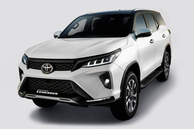 Toyota Fortuner Legender — view 1